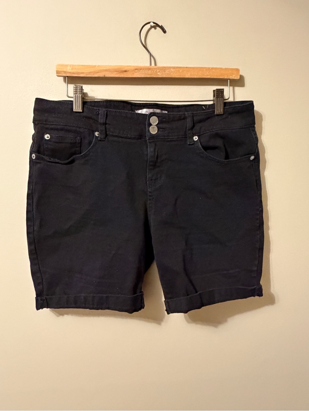 No Boundaries Black Rolled-Hem Denim Shorts Women’s 17